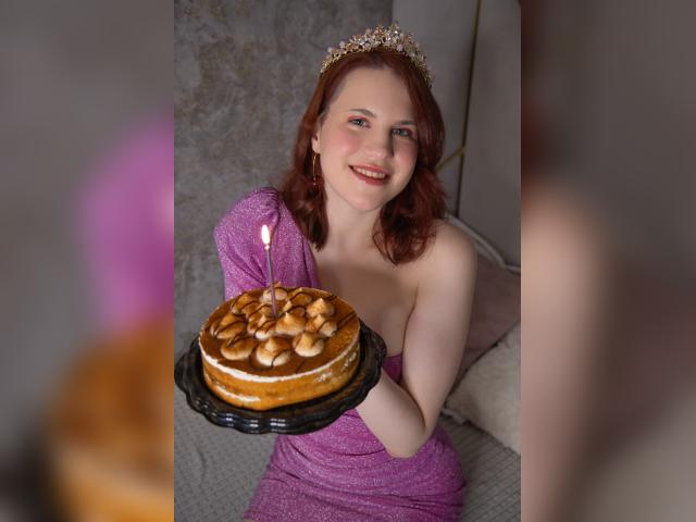 Why not cam2cam with IrisMclaine: Strip-tease