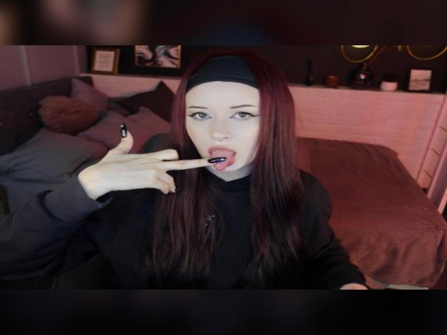 Welcome to cammodel profile for LilyMoonlight: Kissing