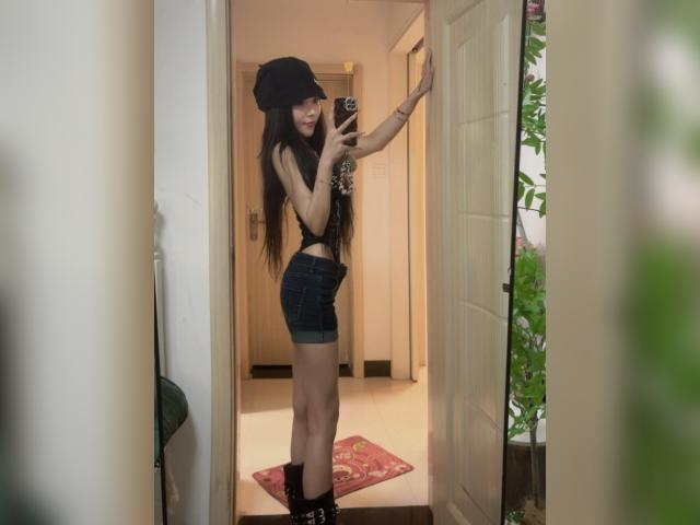 Adult chat with JennaLena: Piercings & tattoos