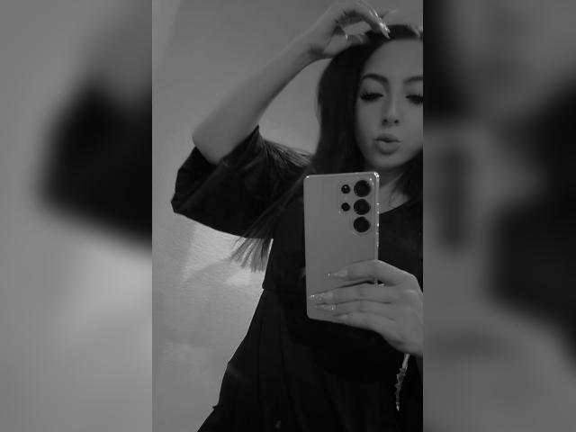 Adult webcam chat with Sonya28: Lingerie & stockings