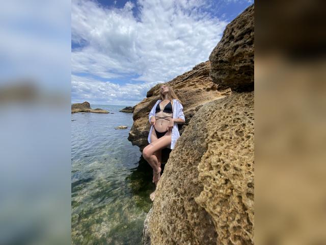 Connect with webcam model sweetstrawbery: Nails