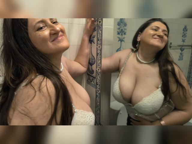 Adult webcam chat with SophiaBliss: Strip-tease