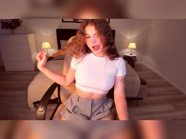 Connect with webcam model AdellBeautiful: Humor