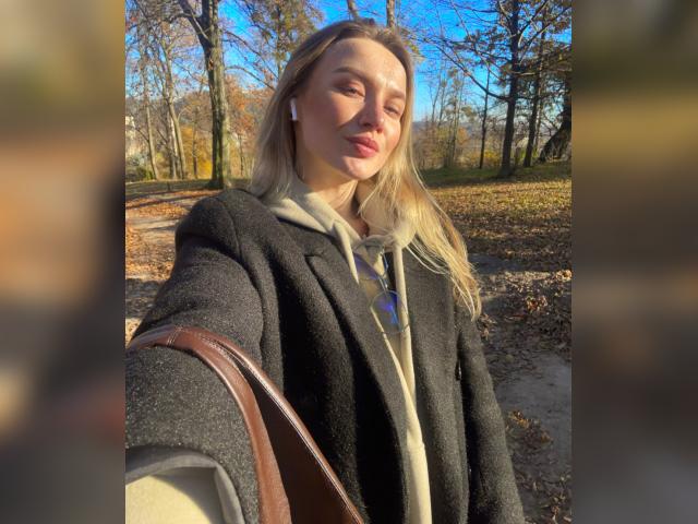 Adult chat with LolaStorm: Travel