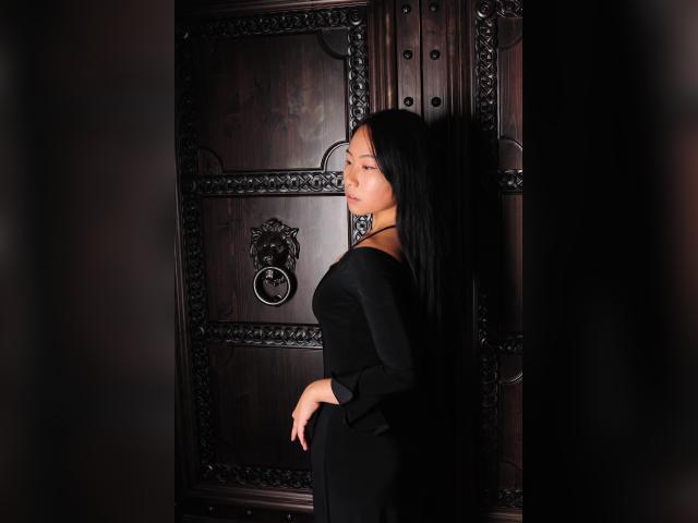 Adult chat with InariOkami: Leather