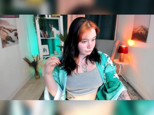 Welcome to cammodel profile for lunaali: Legs, feet & shoes