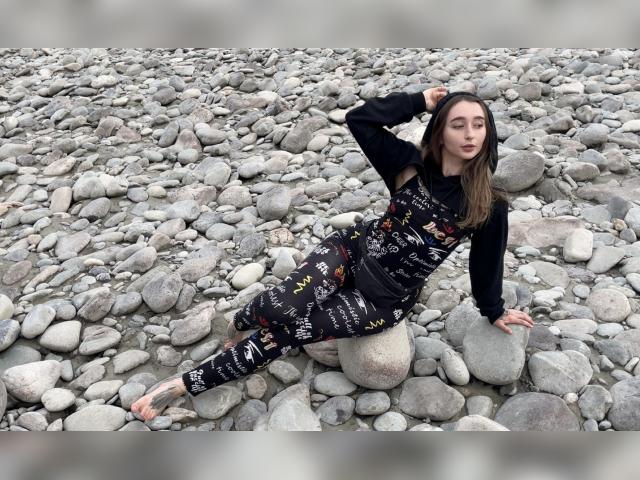 Welcome to cammodel profile for Honey69bun: Legs, feet & shoes