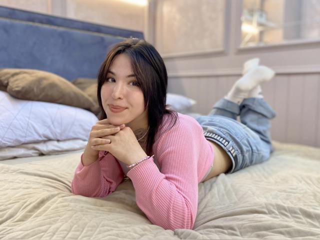 Welcome to cammodel profile for DianaB88: Nails
