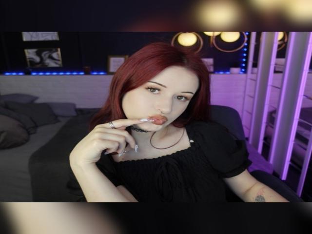 Welcome to cammodel profile for LilyMoonlight: Kissing