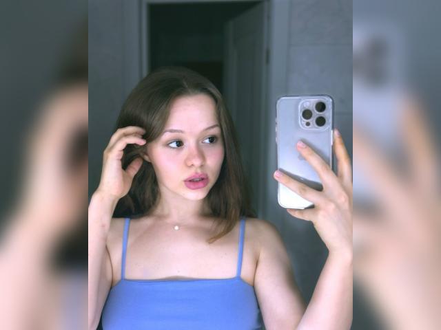 Adult chat with SweetieMisss: Lipstick