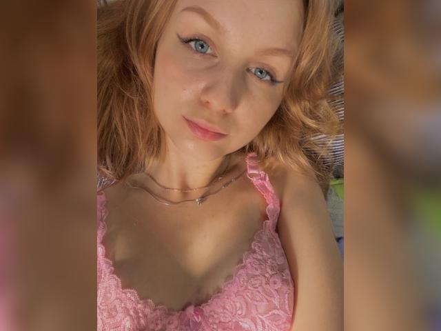Adult webcam chat with AmeliaBerns: Nipple play