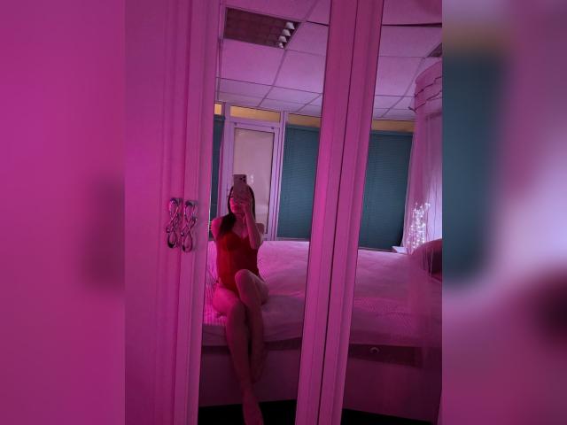 Why not cam2cam with EvaLow: Outfits