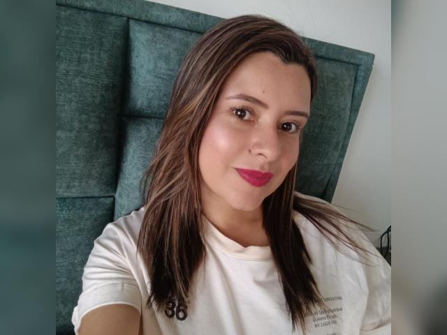 Why not cam2cam with Julieta93: Nails
