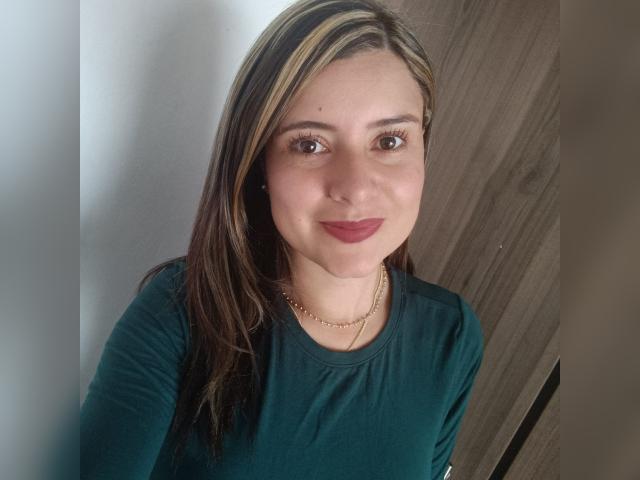 Adult chat with Julieta93: Legs, feet & shoes