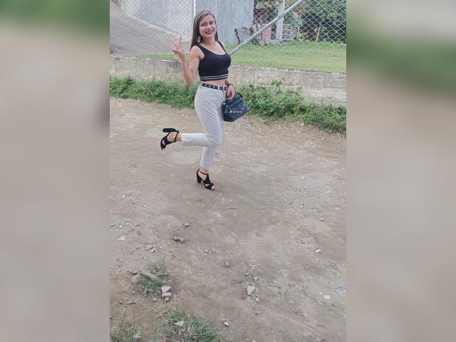 Welcome to cammodel profile for Julieta93: Kissing