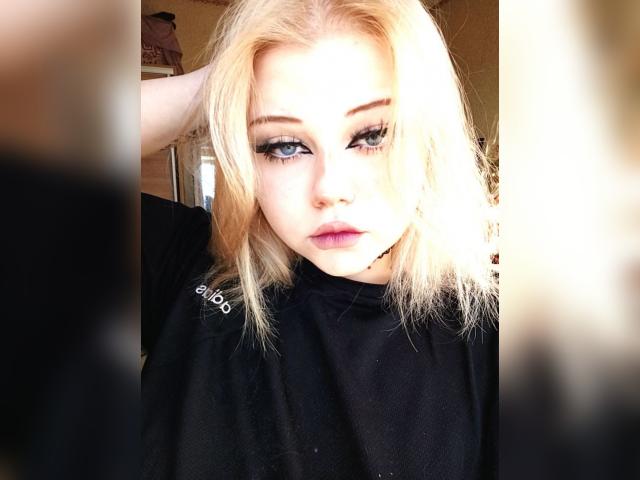 Welcome to cammodel profile for lorawhite: Smoking