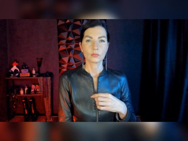 Welcome to cammodel profile for MonicaCheerful: Leather