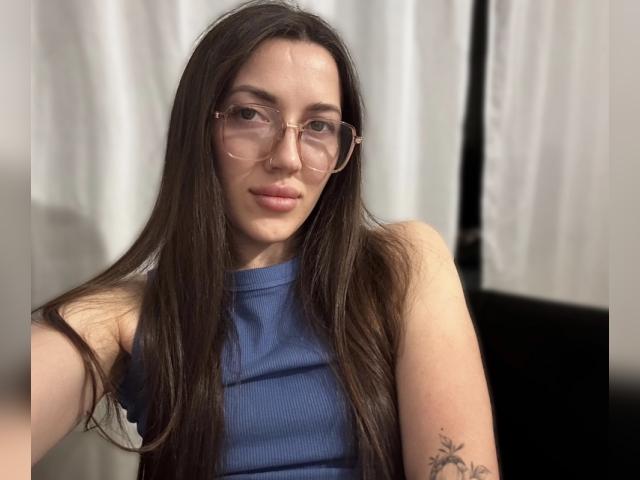 Connect with webcam model SweetTi: Ask about my other activities