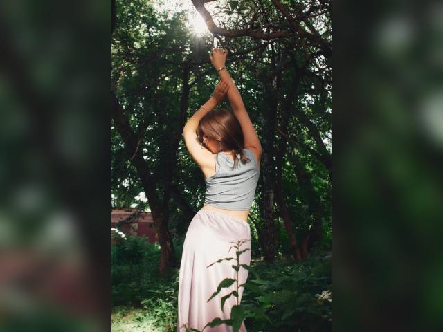 Adult chat with TessaLove: Nails