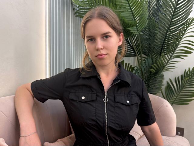 Welcome to cammodel profile for AlidaB23: Fitness