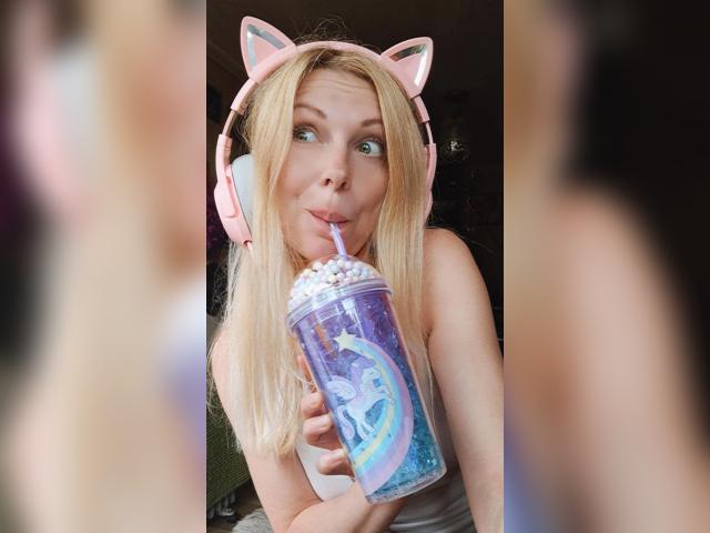Adult chat with MarshmellowRose: Nipple play