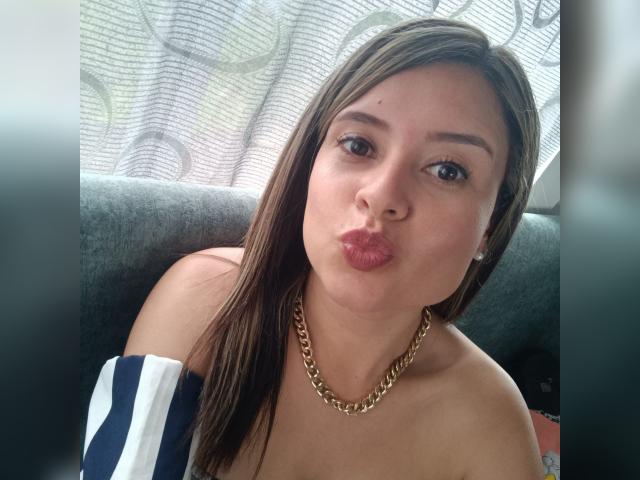 Why not cam2cam with Julieta93: Nails