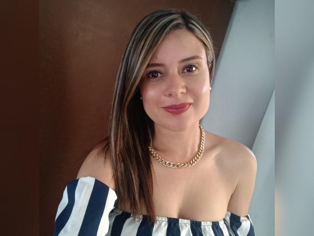 Welcome to cammodel profile for Julieta93: Kissing
