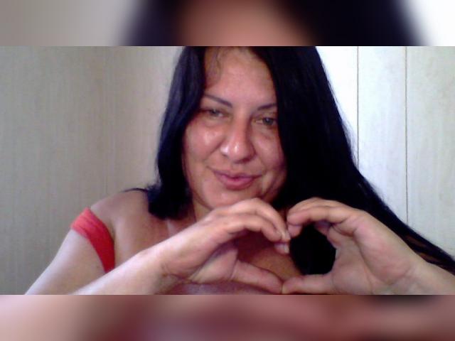 Find your cam match with Lina41: Lipstick
