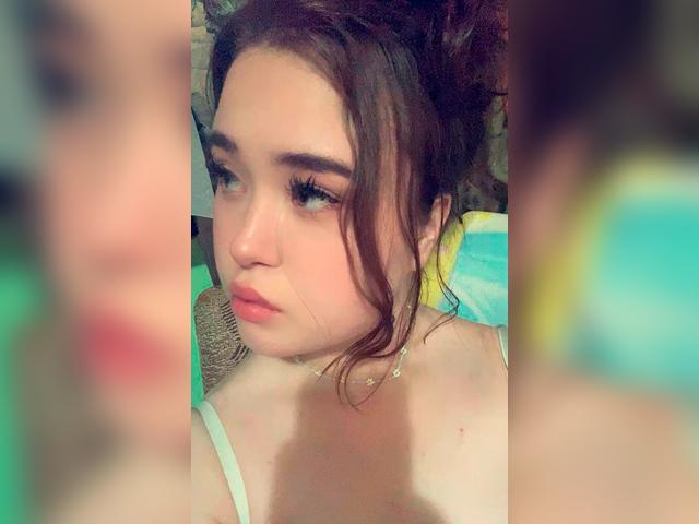 Welcome to cammodel profile for BabyyCheril: Nails