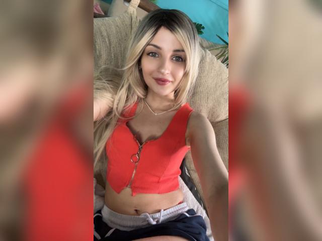 Welcome to cammodel profile for KattyLights: Nipple play