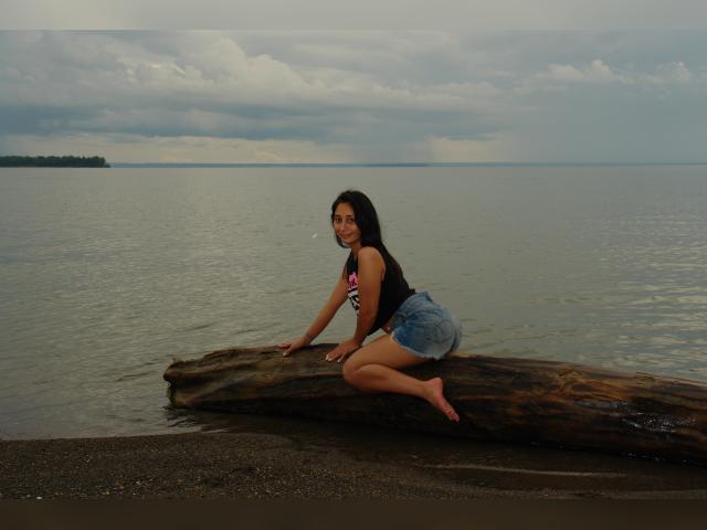 Adult chat with YumiXfantasy: Lingerie & stockings