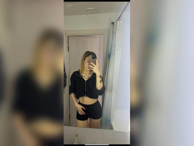 Welcome to cammodel profile for YourNaomi: Legs, feet & shoes
