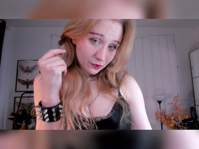 Why not cam2cam with AstraMluse: Nails