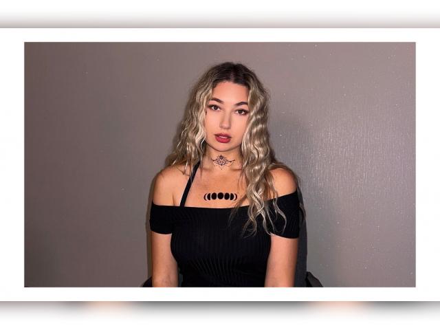 Start video chat with JanyLaski: Conversation