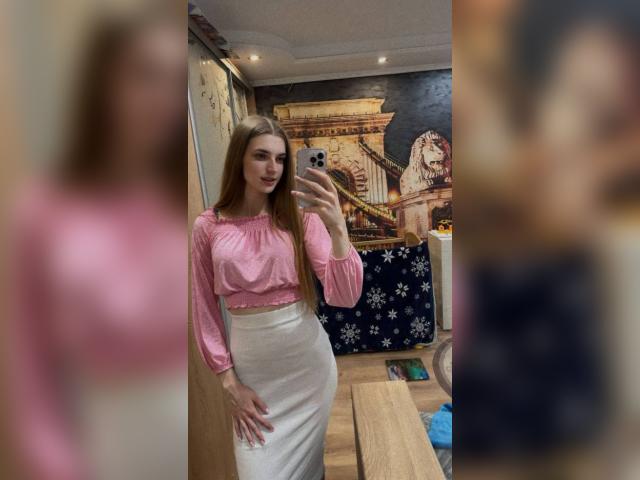 Adult chat with LolaQueenn