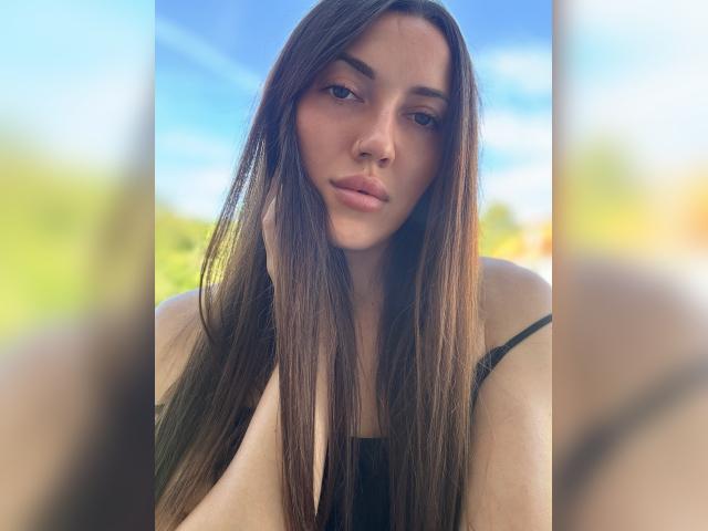 Webcam chat profile for SweetTi: Ask about my other activities