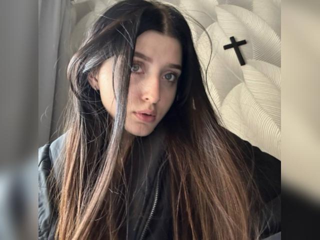 Welcome to cammodel profile for LolaVelsy: Kissing