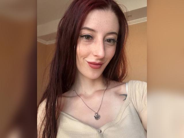 Explore your dreams with webcam model 00Jasmine: Kissing