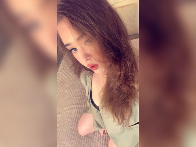 Adult chat with BabyyCheril: Nipple play