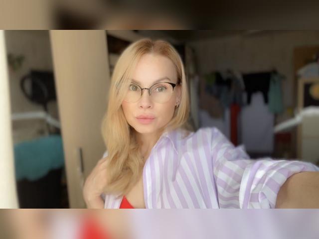 Welcome to cammodel profile for MelindaMills: Legs, feet & shoes