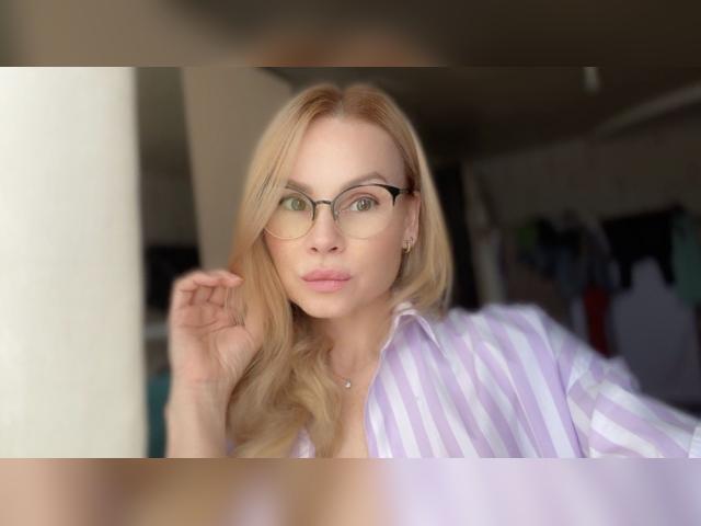Adult chat with MelindaMills: Lingerie & stockings