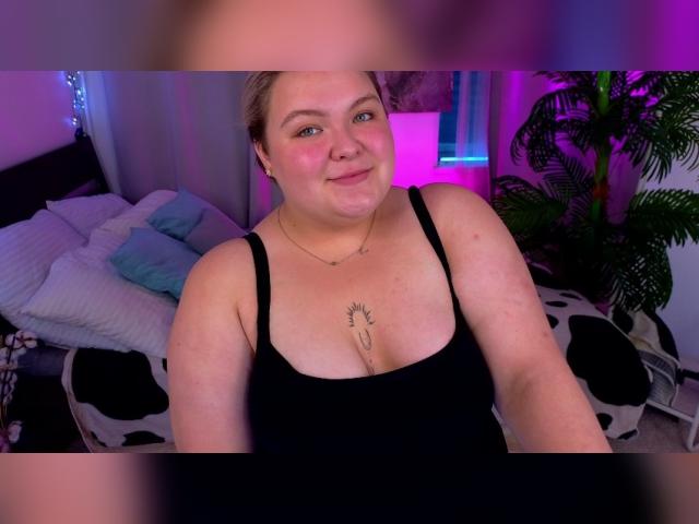 Adult chat with EllaBigBabe: Legs, feet & shoes
