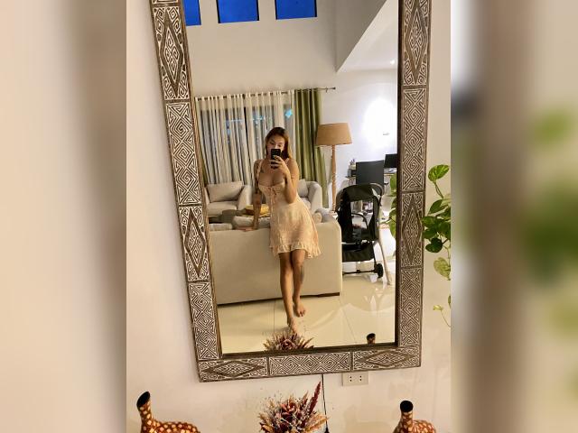 Welcome to cammodel profile for AsianQueenLuna: Jerking off