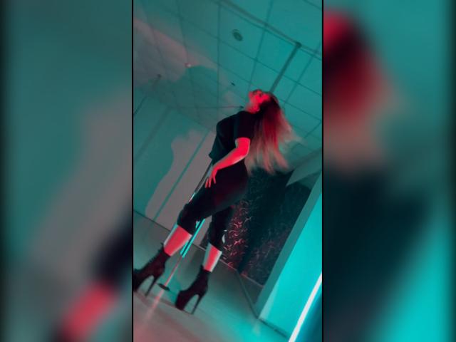 Adult chat with CuteRiii