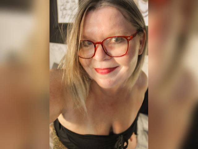 Adult chat with ShannonShine: Lingerie & stockings