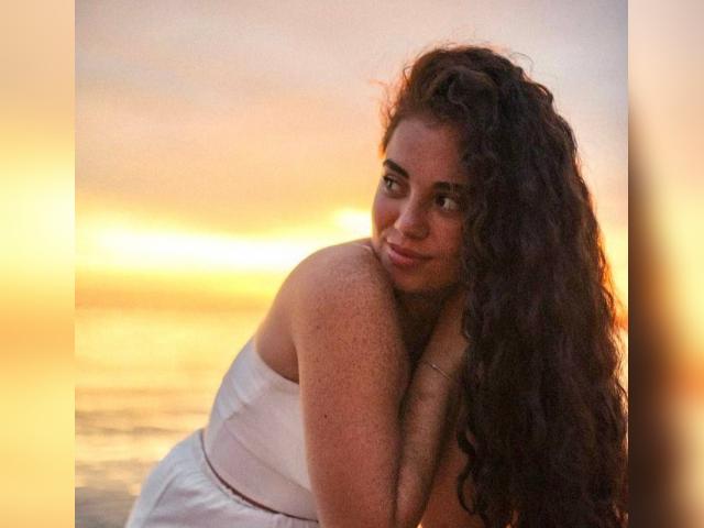 Why not cam2cam with CherryHeart: Travel