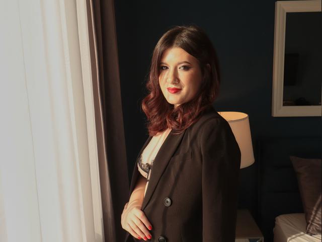 Adult chat with AryaQuinn: Latex & rubber