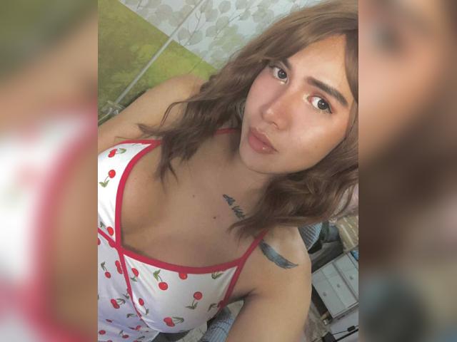 Welcome to cammodel profile for RiriStarr: Kissing
