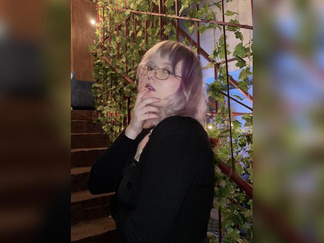 Why not cam2cam with JanelF19: Piercings & tattoos