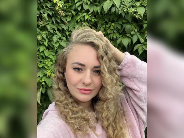 Adult chat with MissisLove1: Music